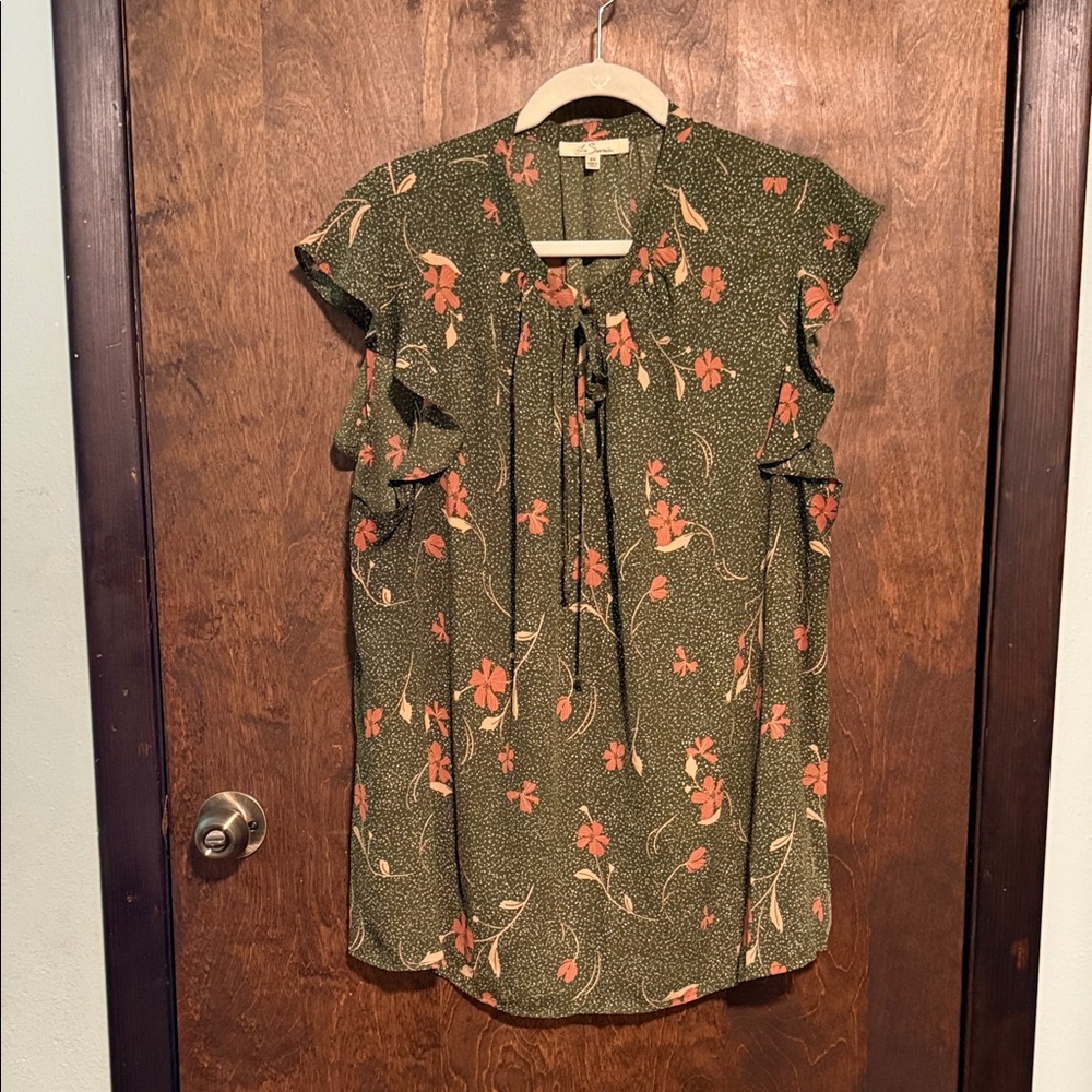Elegant Floral Blouse in Green